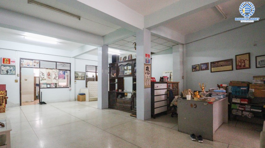 *****ทาวน์เฮ้าส์มือสองย่านจรัญสนิทวงศ์ ม.ทวีสุข จรัญสนิทวงศ์46 เนื้อที่กว้างขวางมากถึง 36 ตร.ว. ฟังก์ชัน 3 ห้องนอน 2 ห้องน้ำ ที่จอดรถ 1 คัน ทาวน์เฮ้าส์พื้นที่กว้าง ใจกลางเมือง บนทำเลแห่งการเดินทาง เชื่อมต่อถนนจรัญสนิทวงศ์ ถนนบรมราชชนนี ใกล้โครงการรถไฟฟ้าสายสีน้ำเงิน "สถานีเพชรเกษม48"